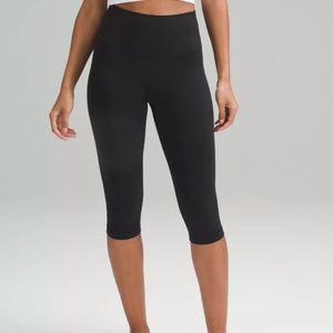 Black Lululemon Lowrise Capri Leggings